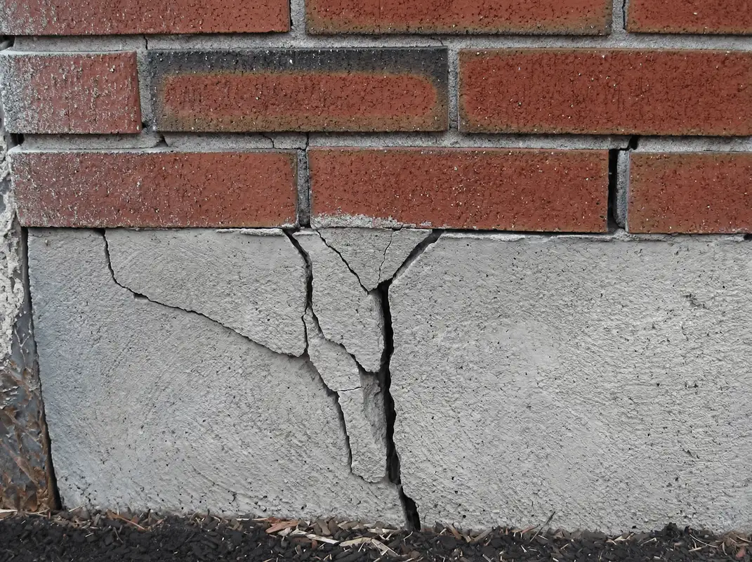 Concrete foundation with serious structural damage in Detroit, MI